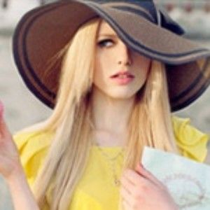 Meet your Posher, Caitlin